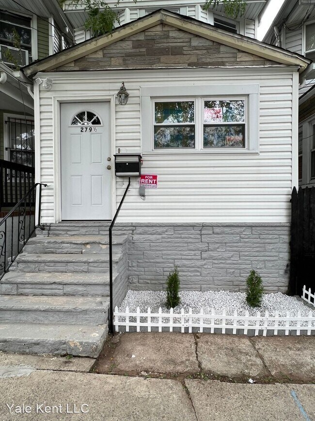 Building Photo - 4 br, 2 bath House - 279 S 18th St