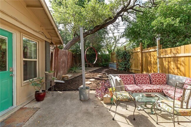 Building Photo - 2809 Rae Dell Ave