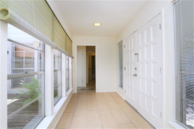 Building Photo - 2410 Turtle Creek Dr