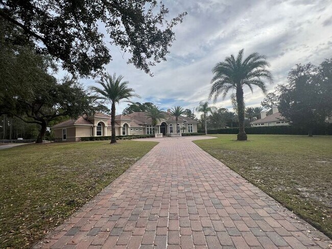 Foto del edificio - 357 Cedarcrest Ct