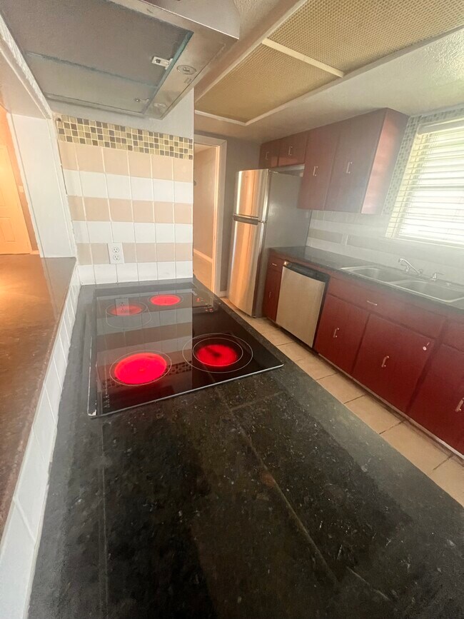 Kitchen - 1321 Southbay Dr