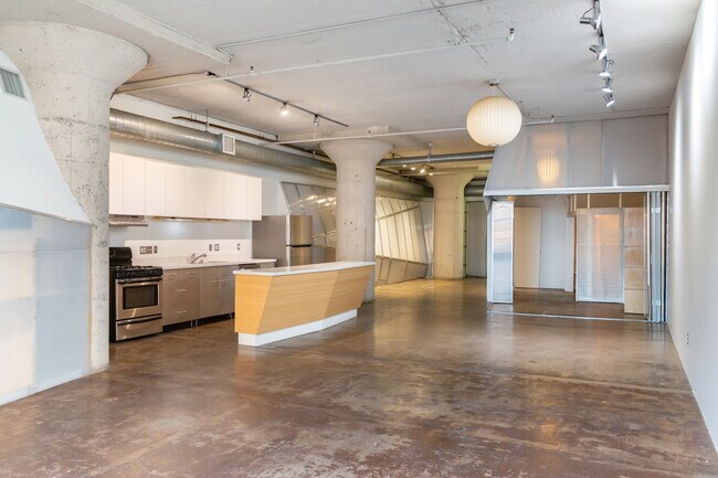 Building Photo - 1855 Industrial St