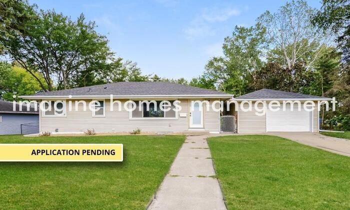 Primary Photo - Gorgeous Updated Home in Fridley