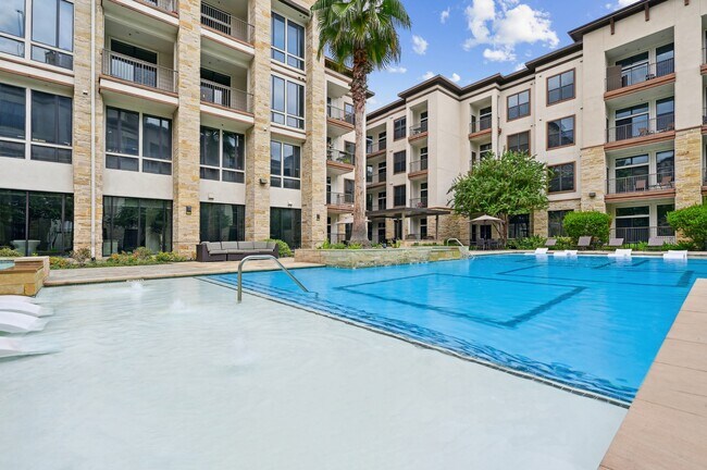 Piscina estilo resort - District 28