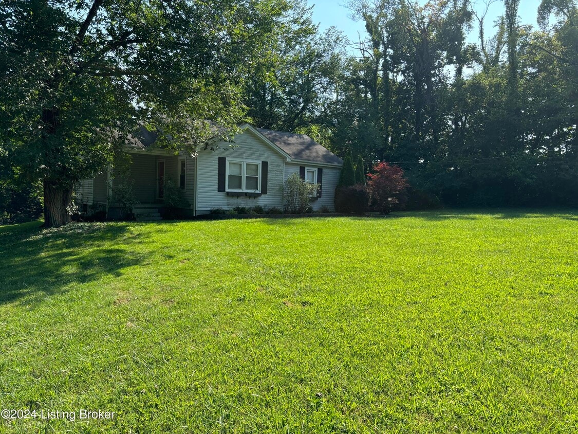 4683 Paoli Pike, Floyds Knobs, IN 47119 House Rental in Floyds Knobs