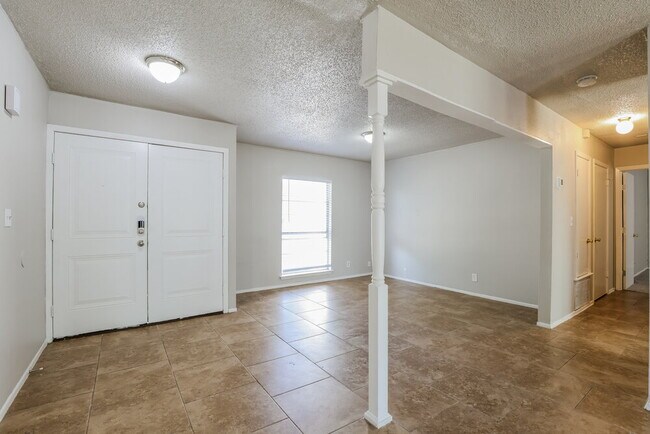 Building Photo - 6831 Cerro Bajo Dr