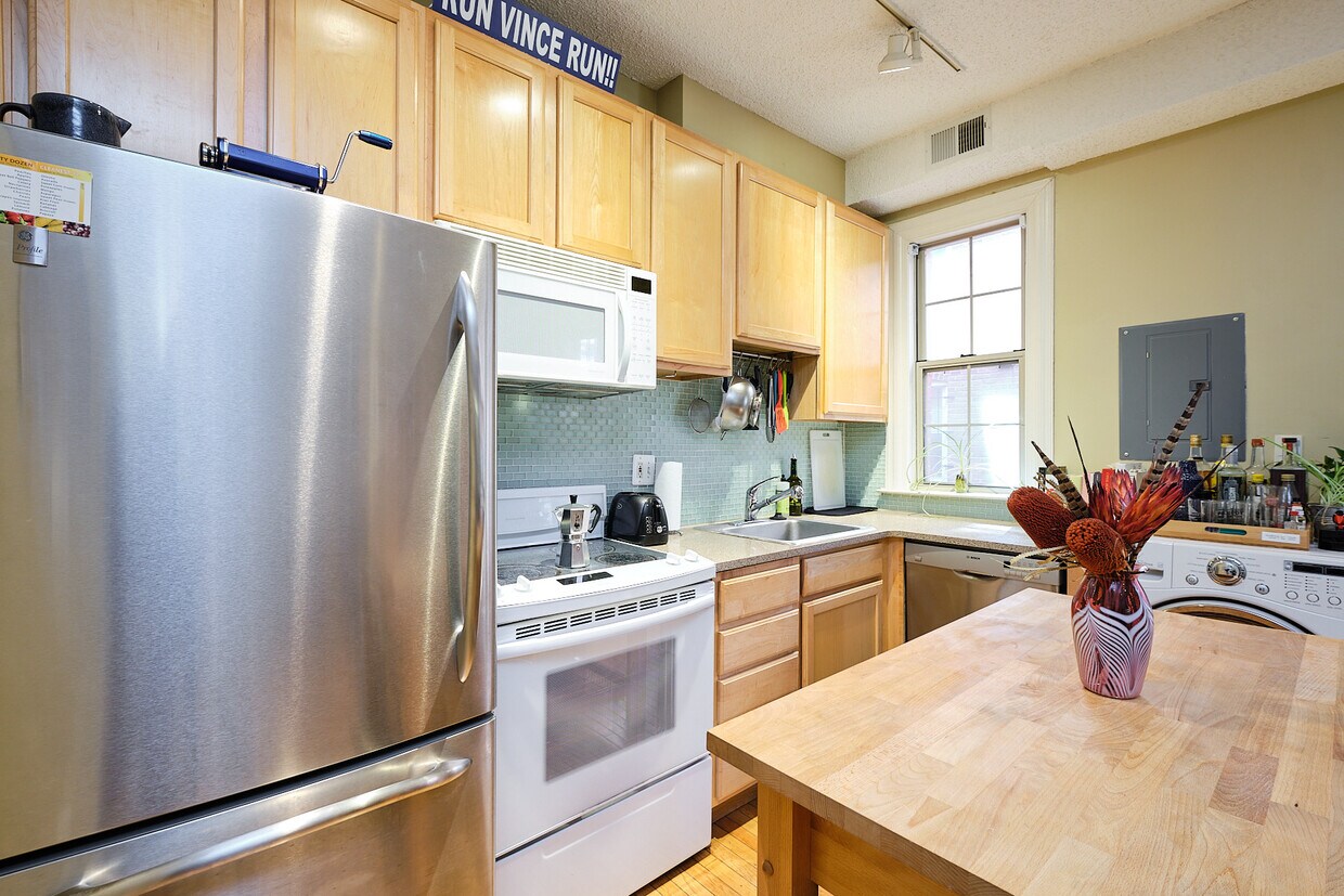 Primary Photo - 1401 Columbia Rd NW