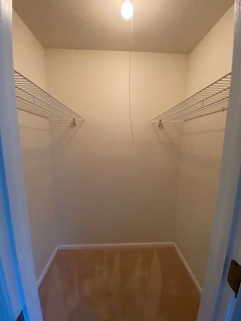 Foto del edificio - 713 Country Oaks Ln