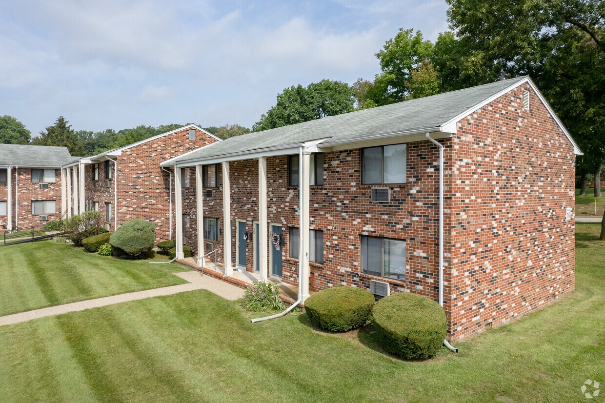 Towpath Village Apartments 237 Towpath Dr Hackettstown, NJ