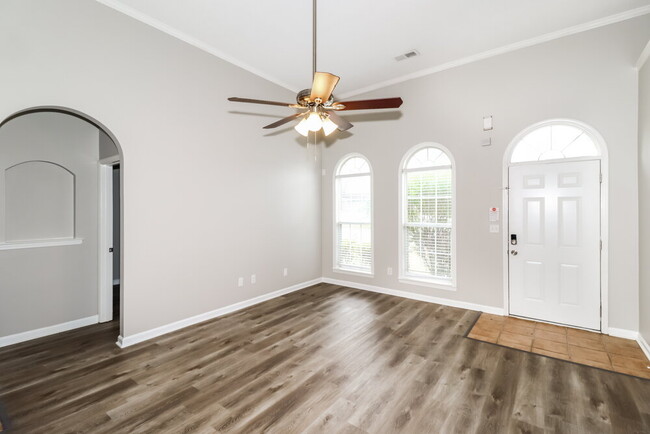 Building Photo - 10155 Tall Hickory