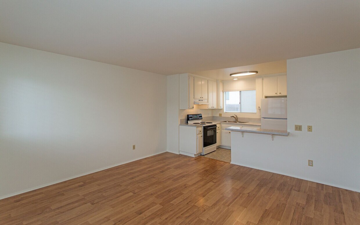 Primary Photo - Walnut Ave-340