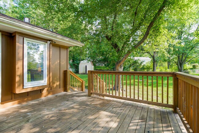 Foto del edificio - 1109 NE Noeleen Ct