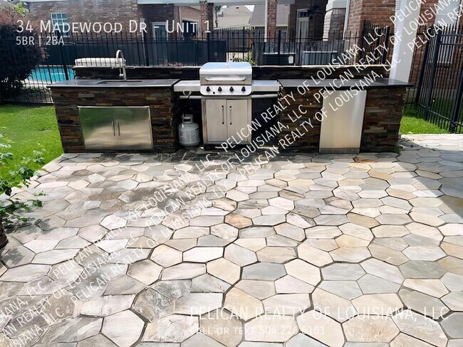 Foto del edificio - 34 Madewood Dr