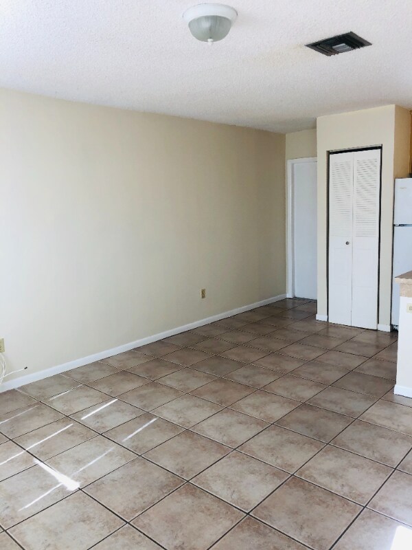 Building Photo - 1836 My Pl Ln