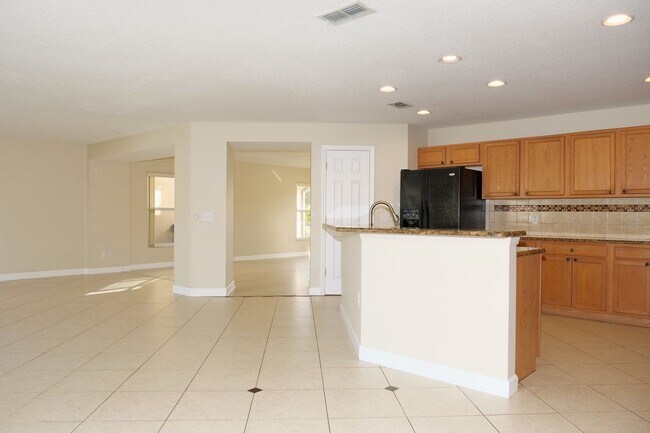 Foto del edificio - Beautiful 4 bedroom 2.5 bath at Remington gated community in Kissimmee