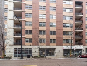 Building Photo - 873 N Larrabee St