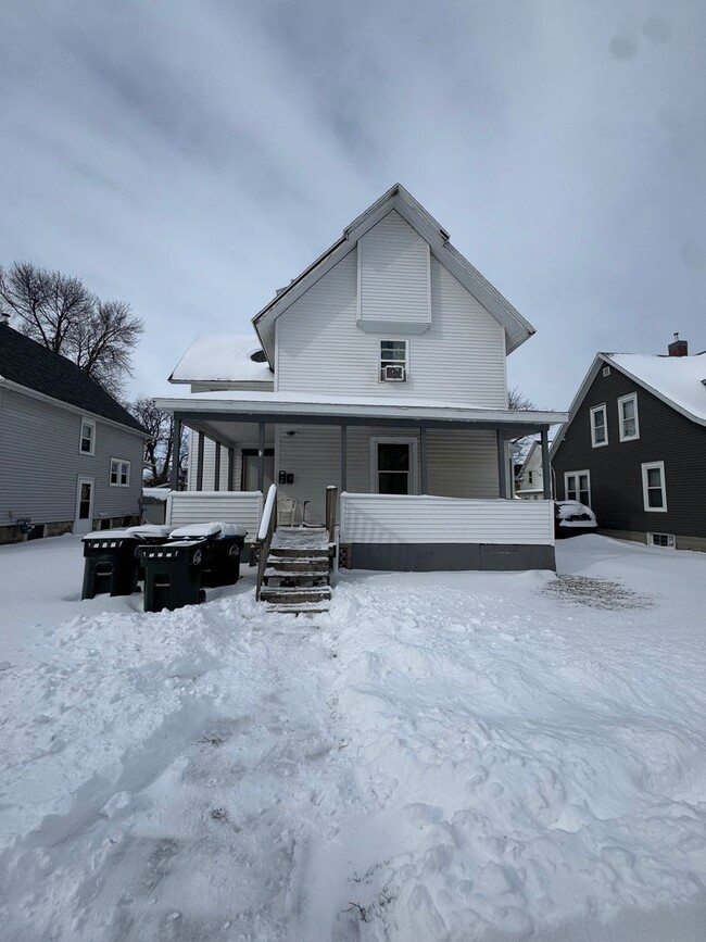 Building Photo - 810 S 17th St