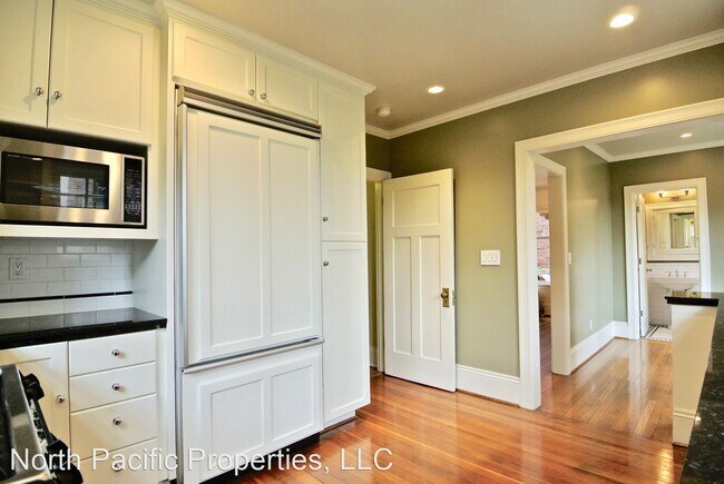 Building Photo - 5 br, 3.5 bath House - 211 W Comstock Street