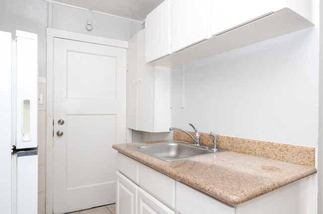 Building Photo - 3102 California St