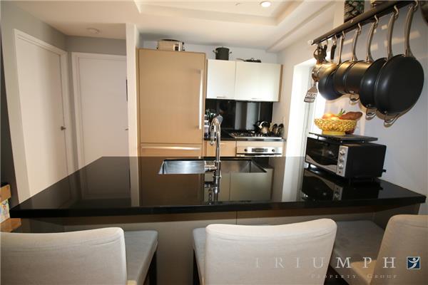 Building Photo - 560 Carroll St