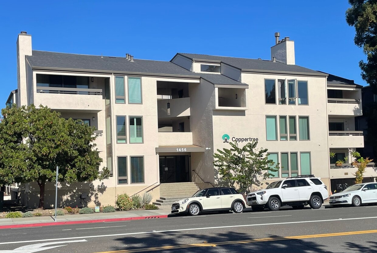 Located two blocks from charming, lively downtown San Carlos and a 5-minute walk to Caltrain. - 1456 San Carlos Ave (San Carlos, CA)