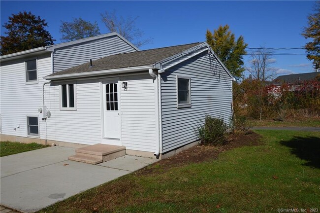 Building Photo - 241 Pond Hill Rd