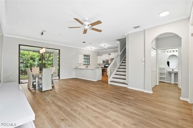 Foto del edificio - 14617 Sutherland Ave