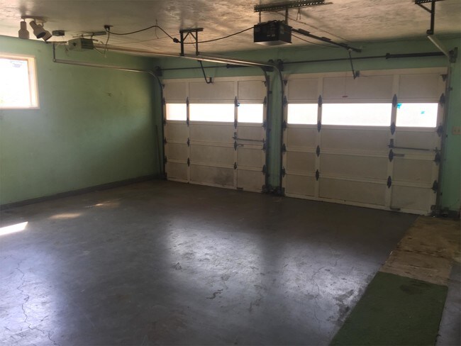 Photo - 688 SW Oakdale Ave