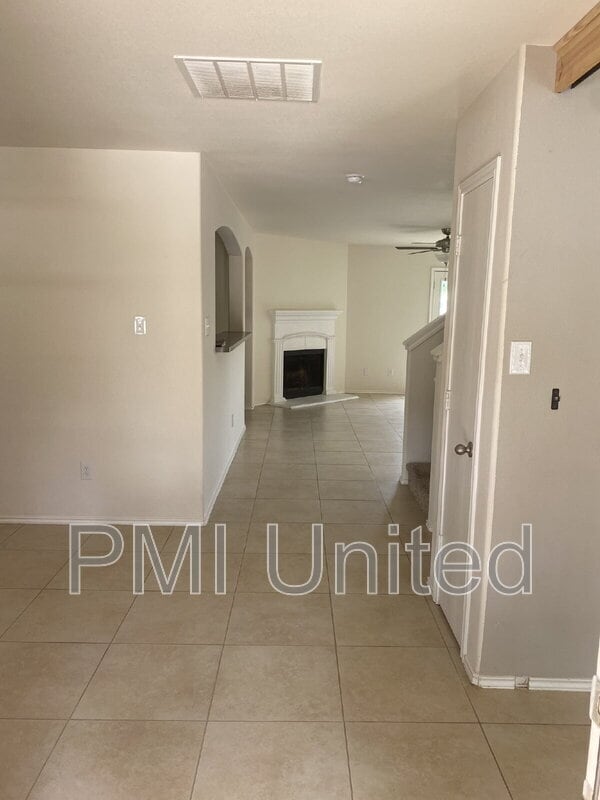 Building Photo - 3805 Oceanview Dr