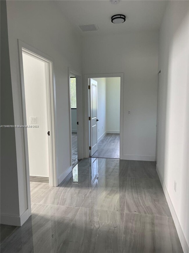 Photo - 932 SW 10th St House