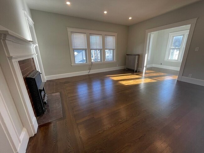Building Photo - 472 Ashmont St