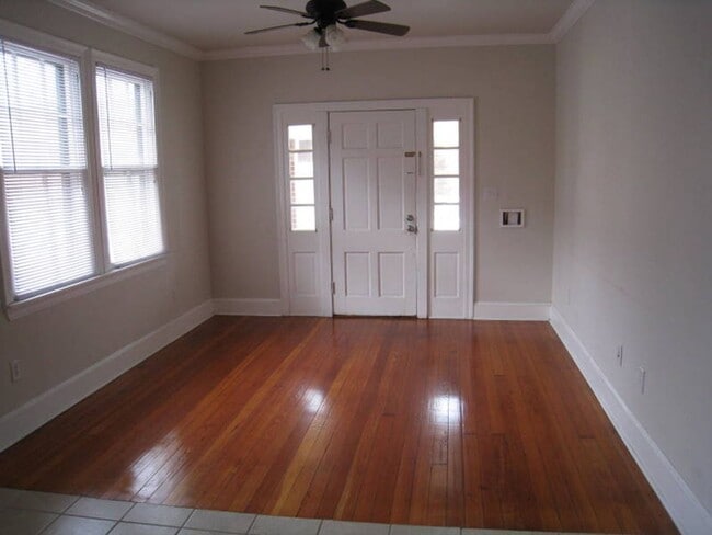 Building Photo - 4009-4011Iberv