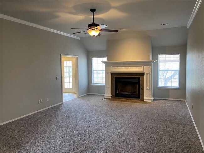Foto del edificio - 4902 Hawthorne Way
