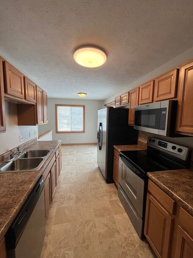 Building Photo - 7350 Mercy Ln-3bed/2bath Townhome
