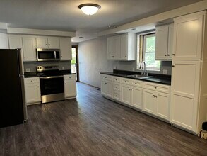 617 E Main St
