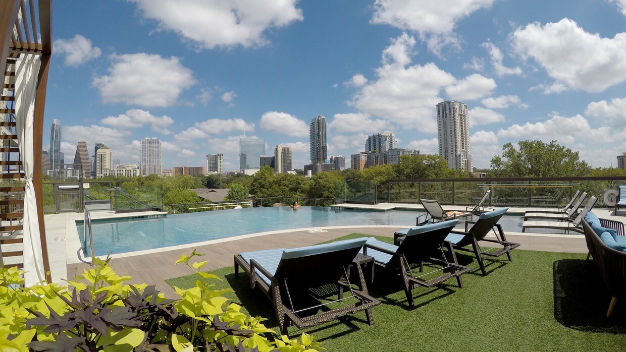 Foto principal - 200 E Riverside Dr