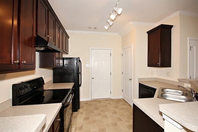 Building Photo - 8136 Brookbend Dr