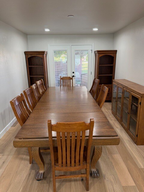 Building Photo - 545 S Valley View Dr