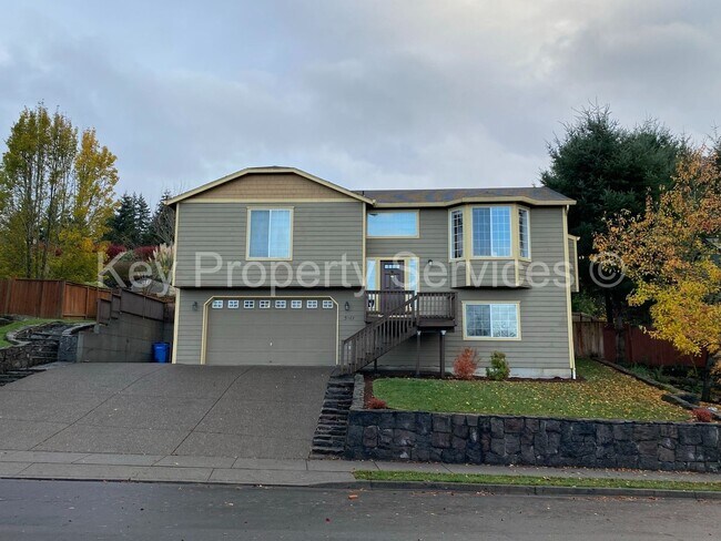 Foto del edificio - COMING SOON! Large 3 bed 3 bath in Camas