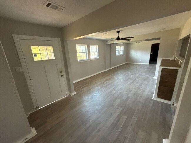 Foto del edificio - 110 Pine Lawn Pl