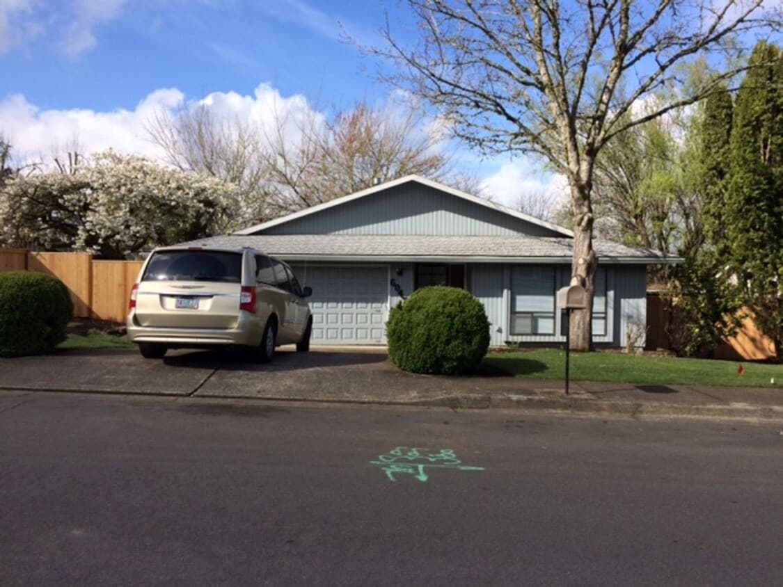 Spacious 3 Bedroom Home with Large Backyard House Rental in Beaverton
