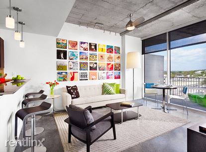 Building Photo - 118 E Riverside Dr