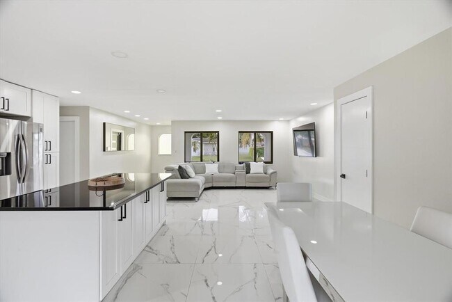 Foto del edificio - 6948 NW 8th Ct