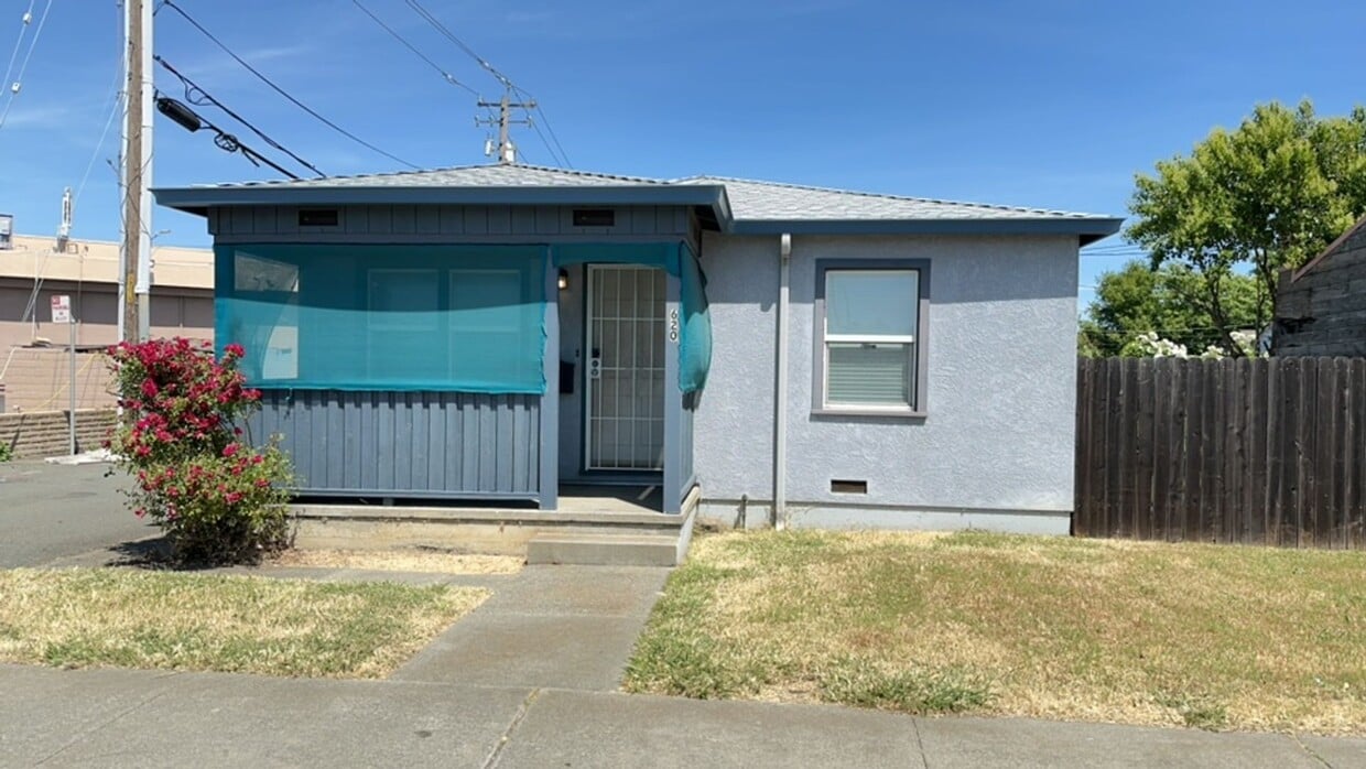 Primary Photo - Updated Throughout