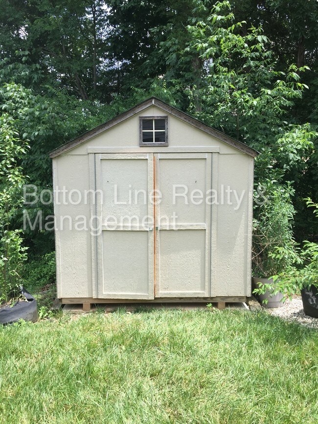 Building Photo - 7801 Pinecroft Ct