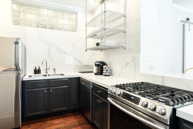 Foto del edificio - 111 E 13th St