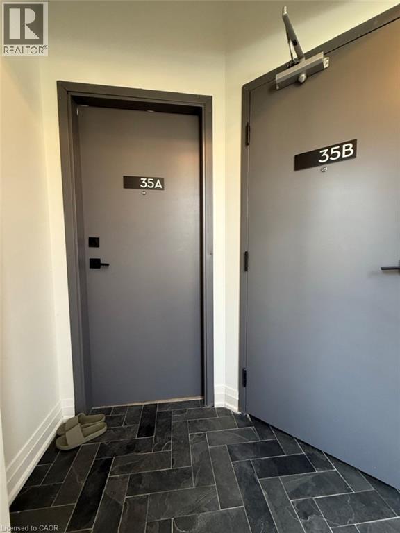 Building Photo - 35 Victoria Ave