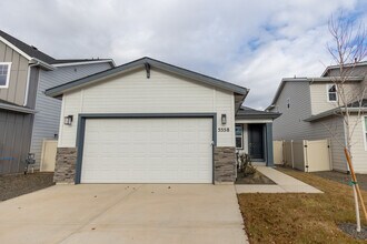 Building Photo - 5558 W Aralia Dr