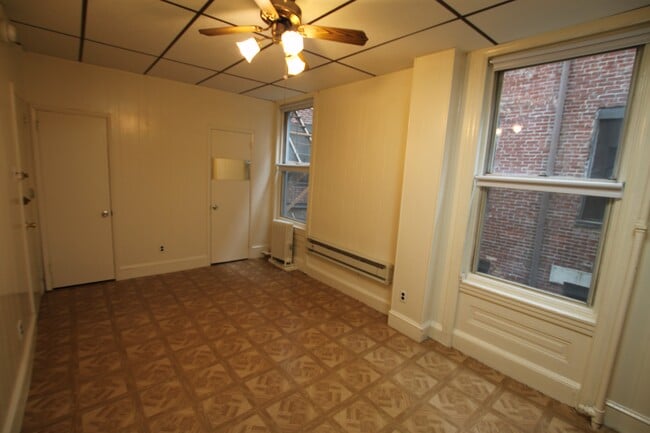 Building Photo - 1708 Race St