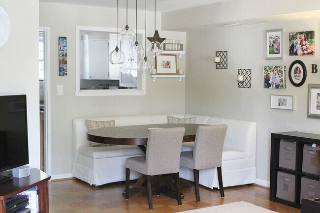 Dining Area - 2415 N Dearing St